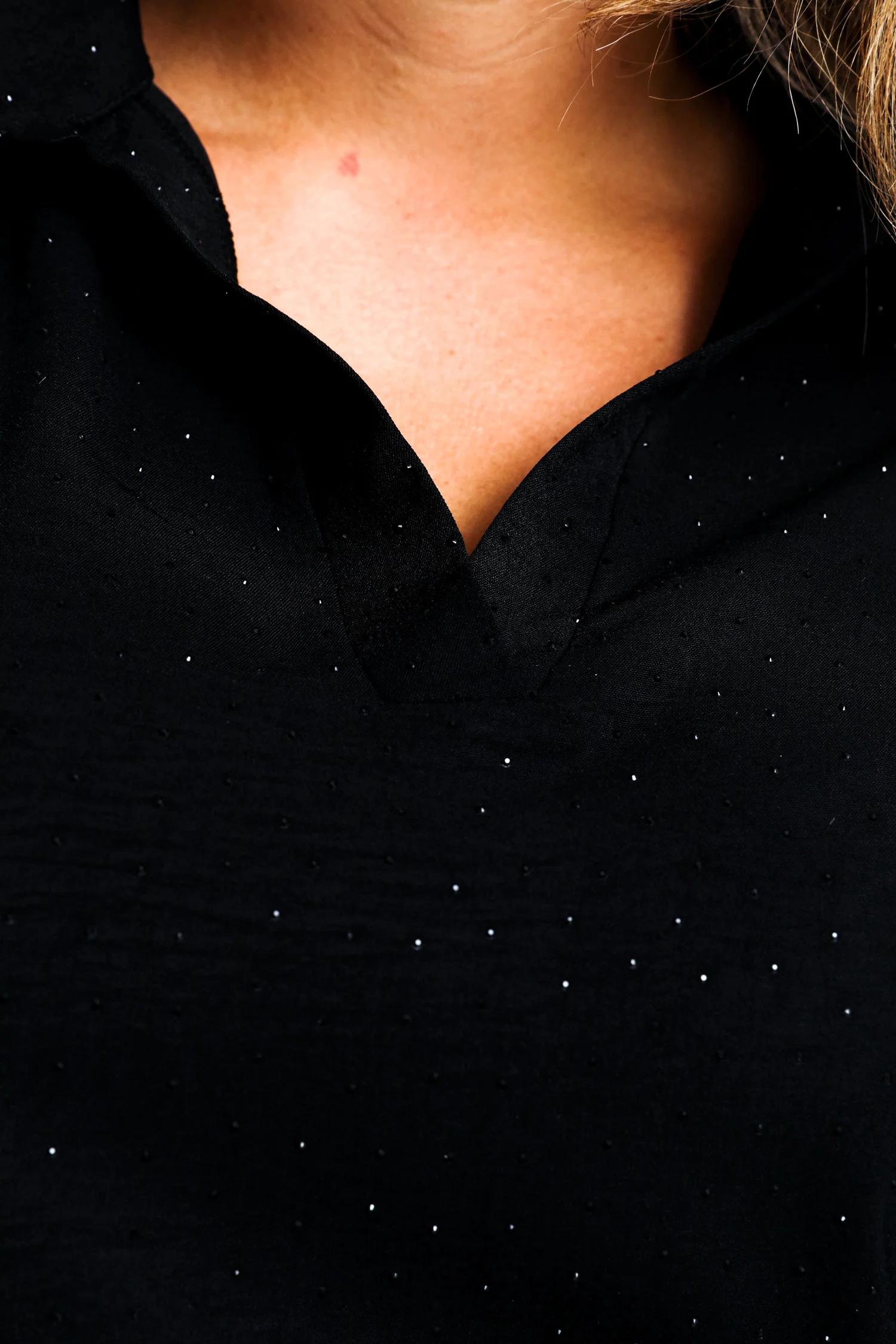 Robe unie avec strass ton sur ton - Image 4