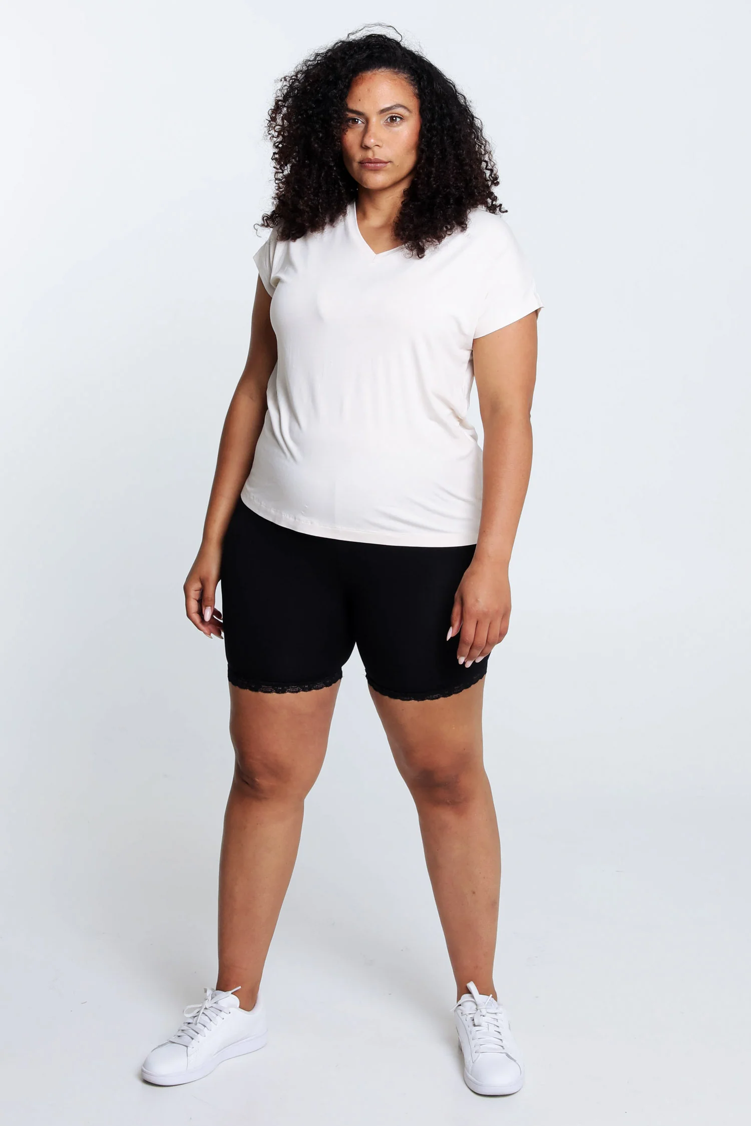 Short legging en viscose détail dentelle - Image 5