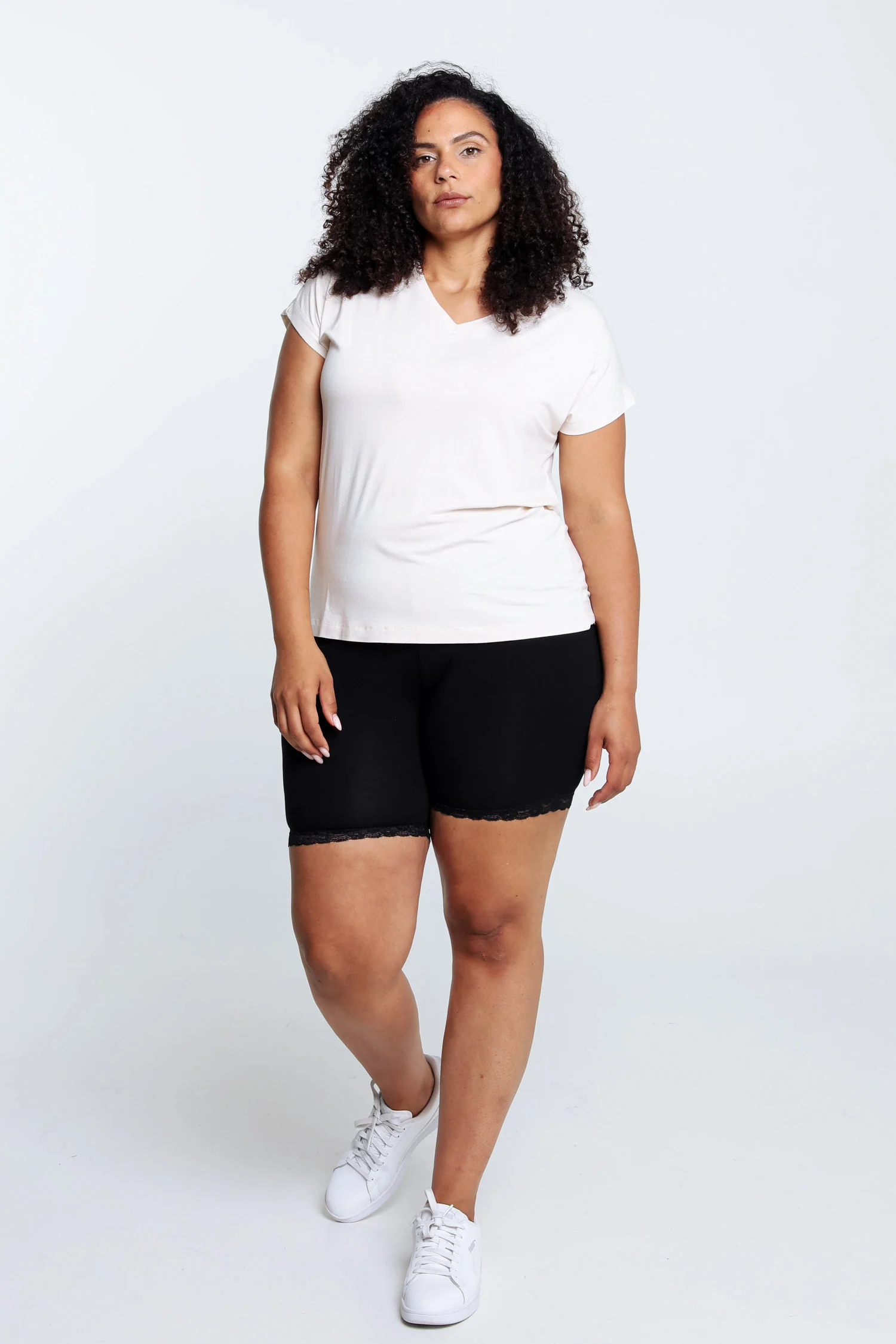 Short legging en viscose détail dentelle - Image 6