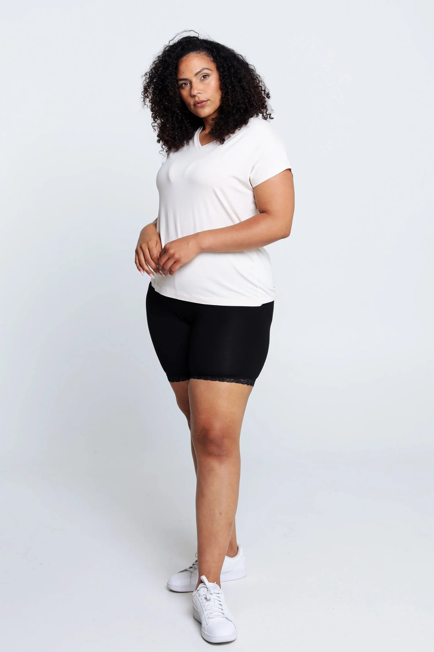 Short legging en viscose détail dentelle - Image 7