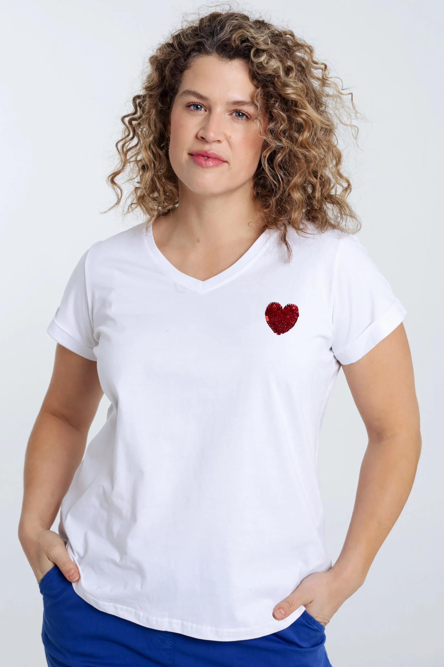 T-shirt en coton uni avec coeur en sequins
