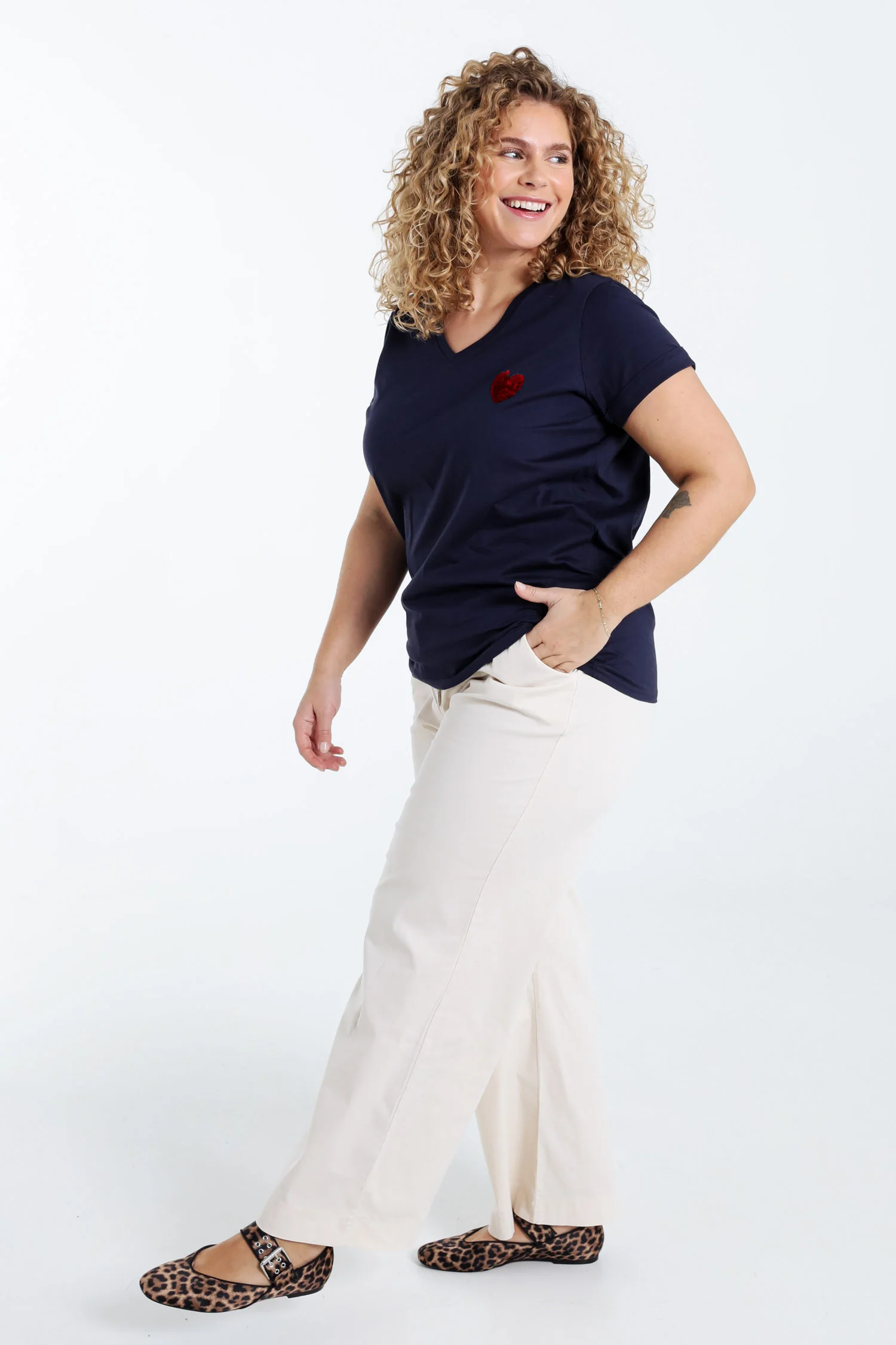 T-shirt en coton uni avec coeur en sequins - Image 20