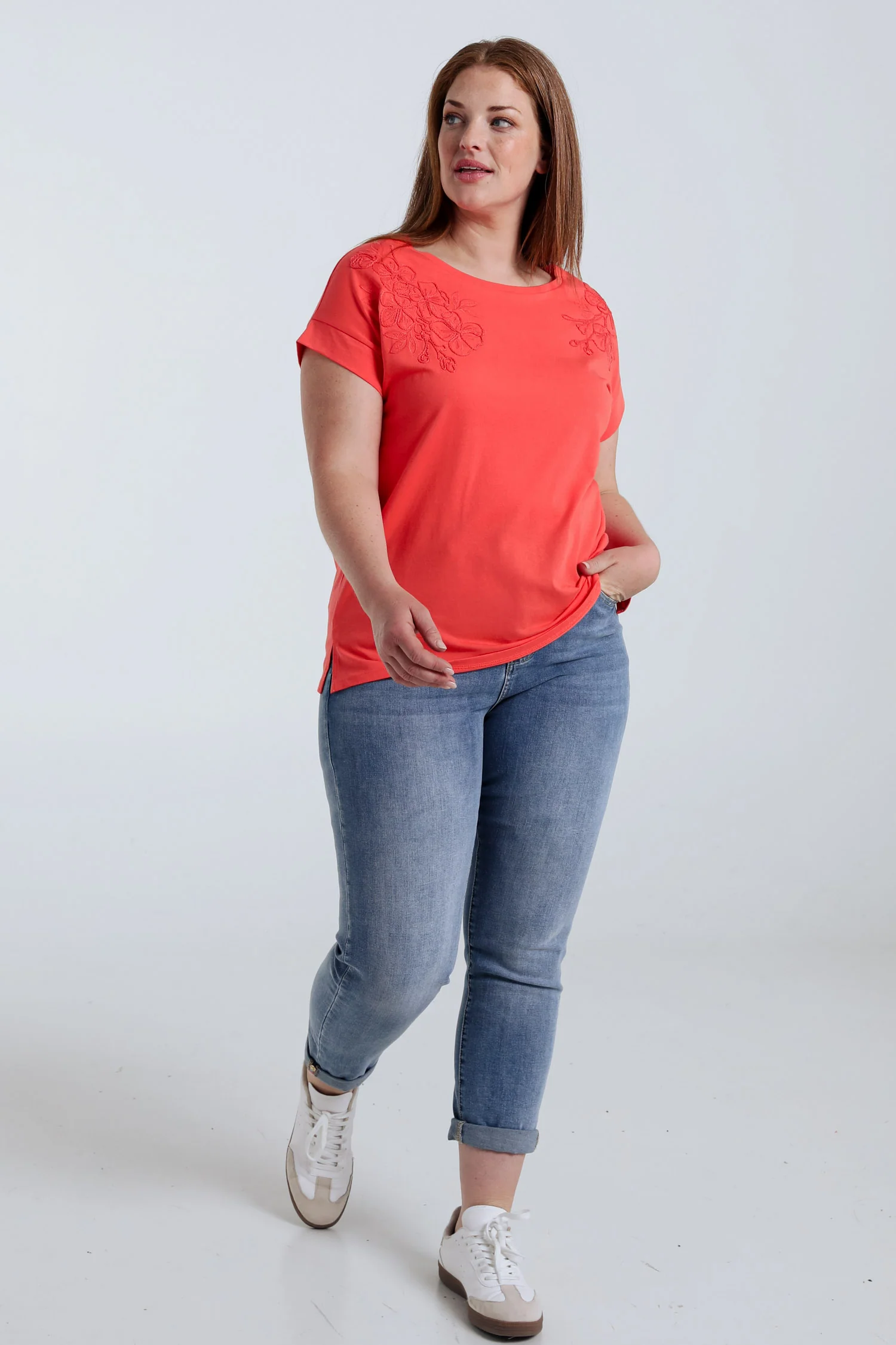T-shirt en coton uni avec fleurs brodées - Image 19