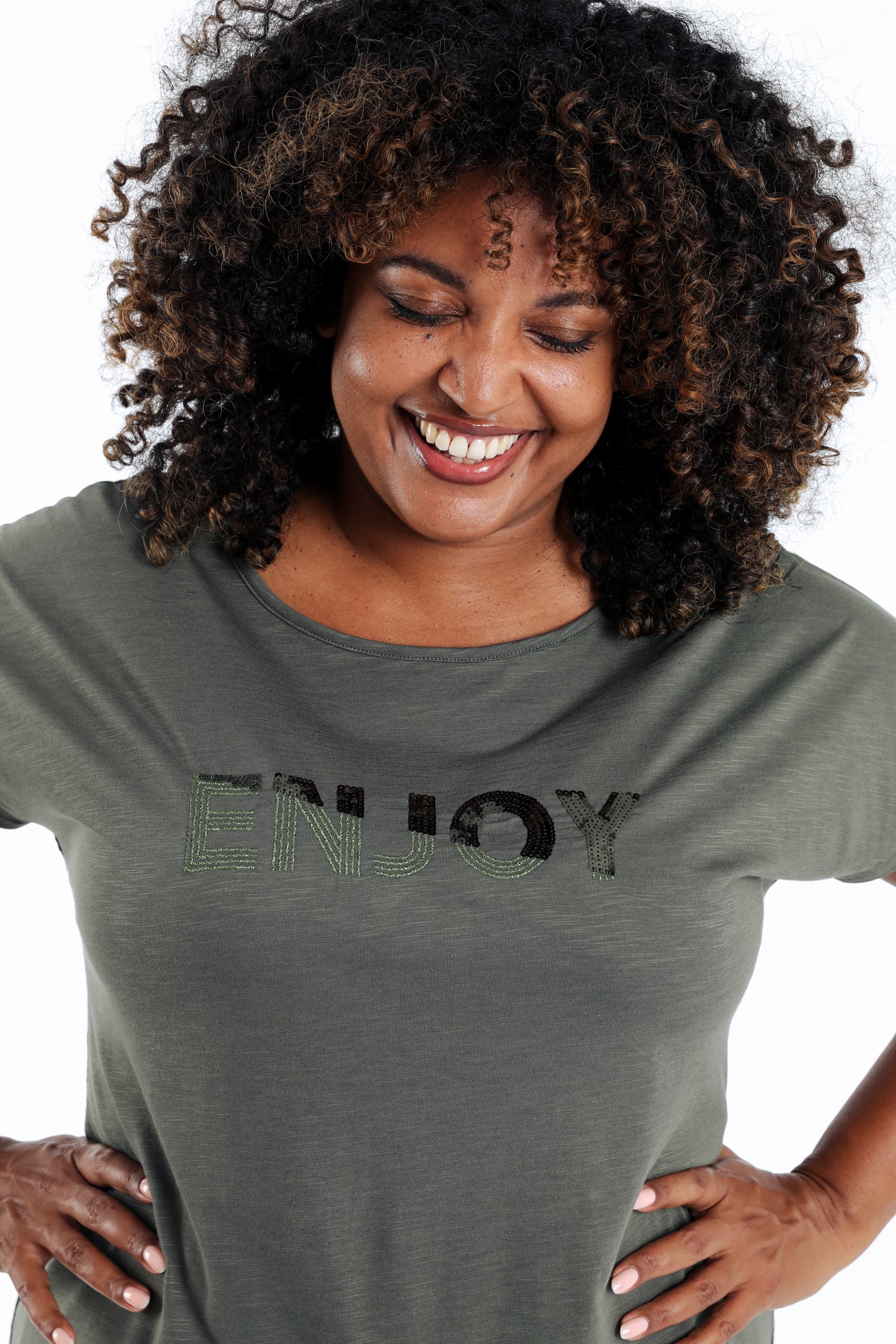 T-shirt en coton uni Enjoy en sequins - Image 15