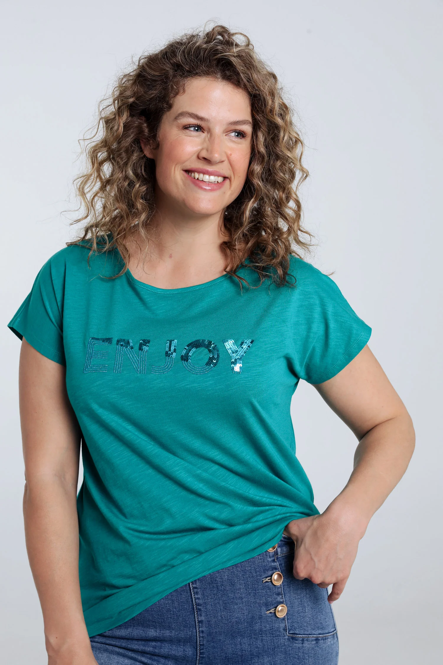 T-shirt uni avec broderie Enjoy et sequins - Image 12