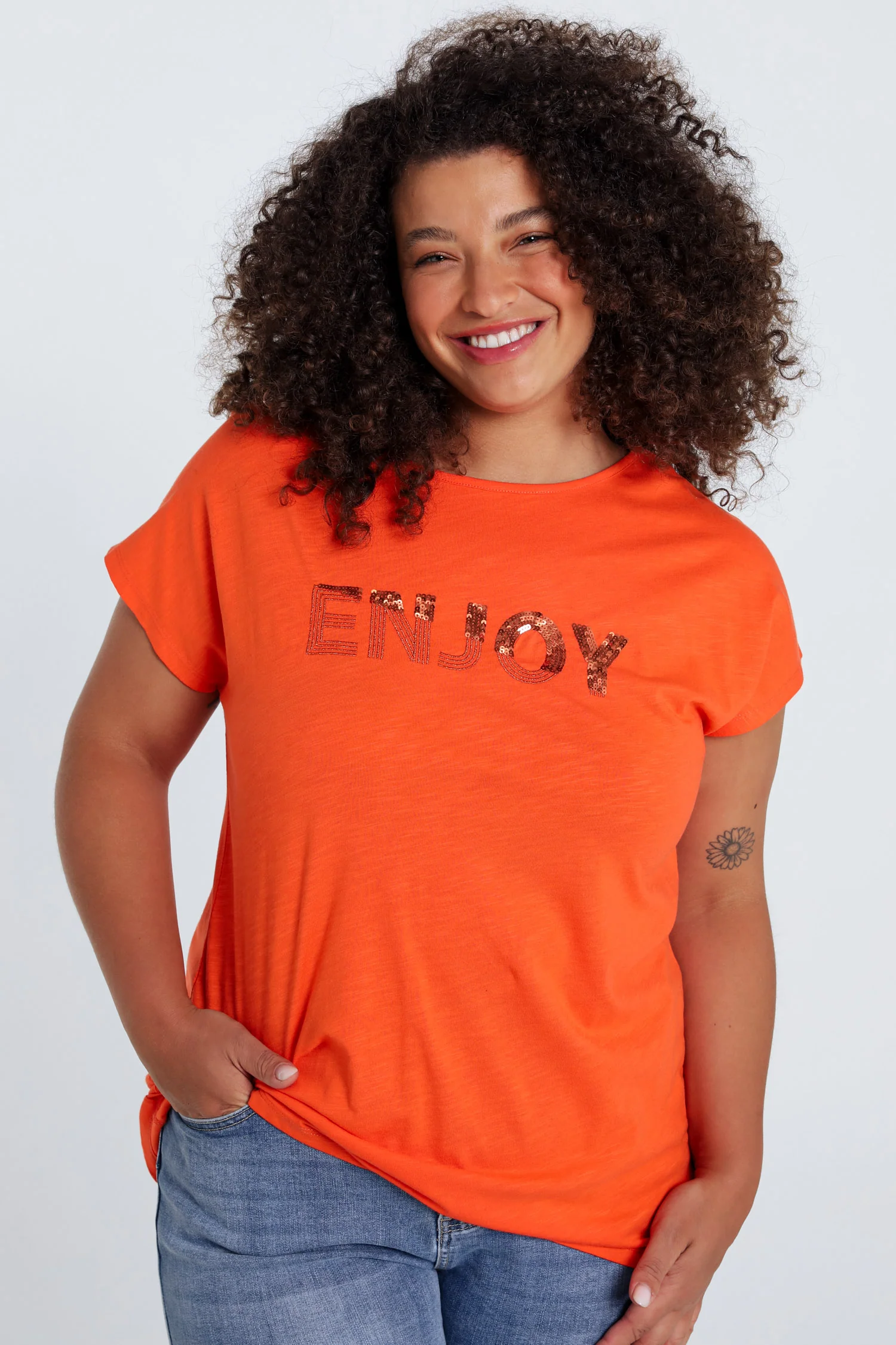 T-shirt uni avec broderie Enjoy et sequins - Image 23