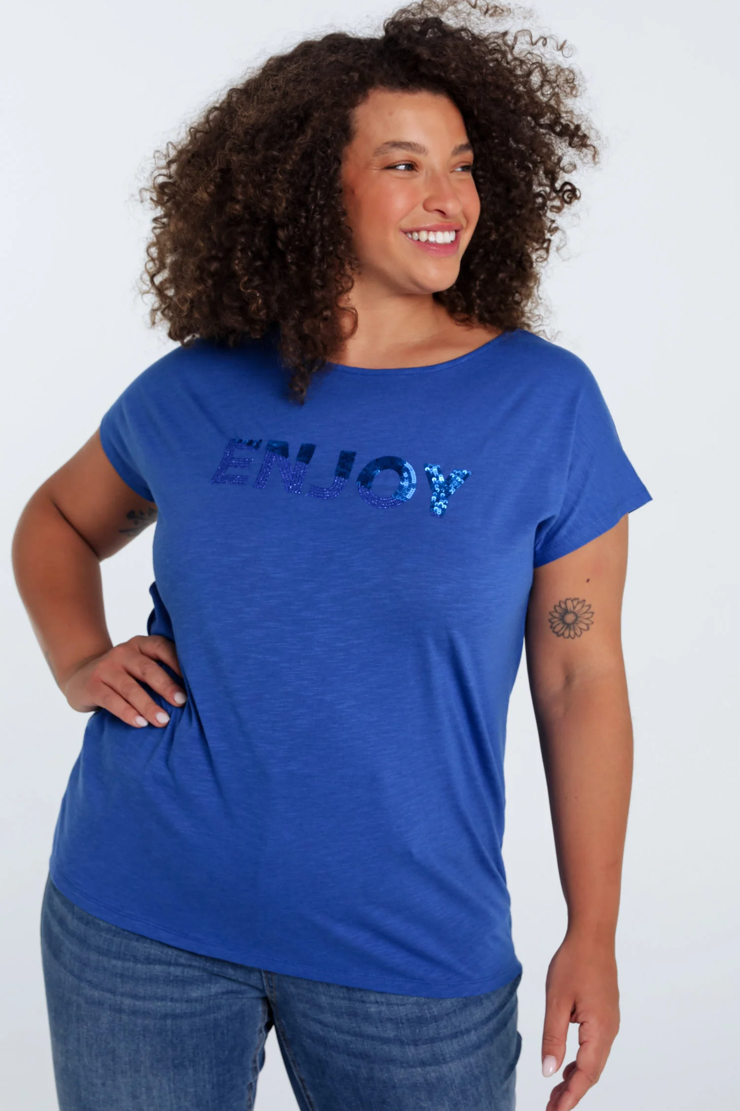 T-shirt uni avec broderie Enjoy et sequins - Image 34