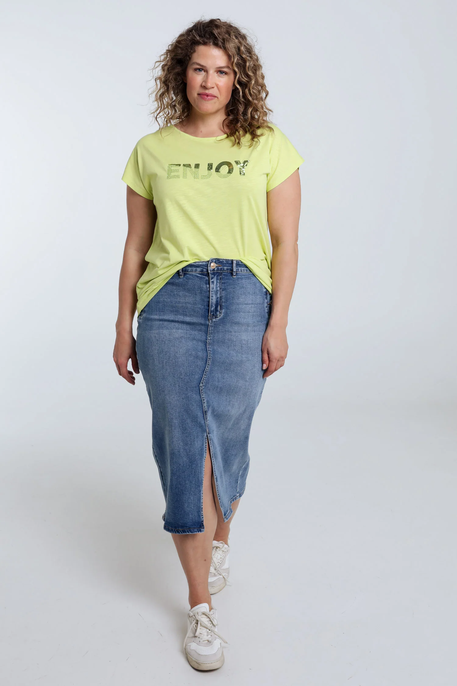 T-shirt uni avec broderie Enjoy et sequins - Image 51