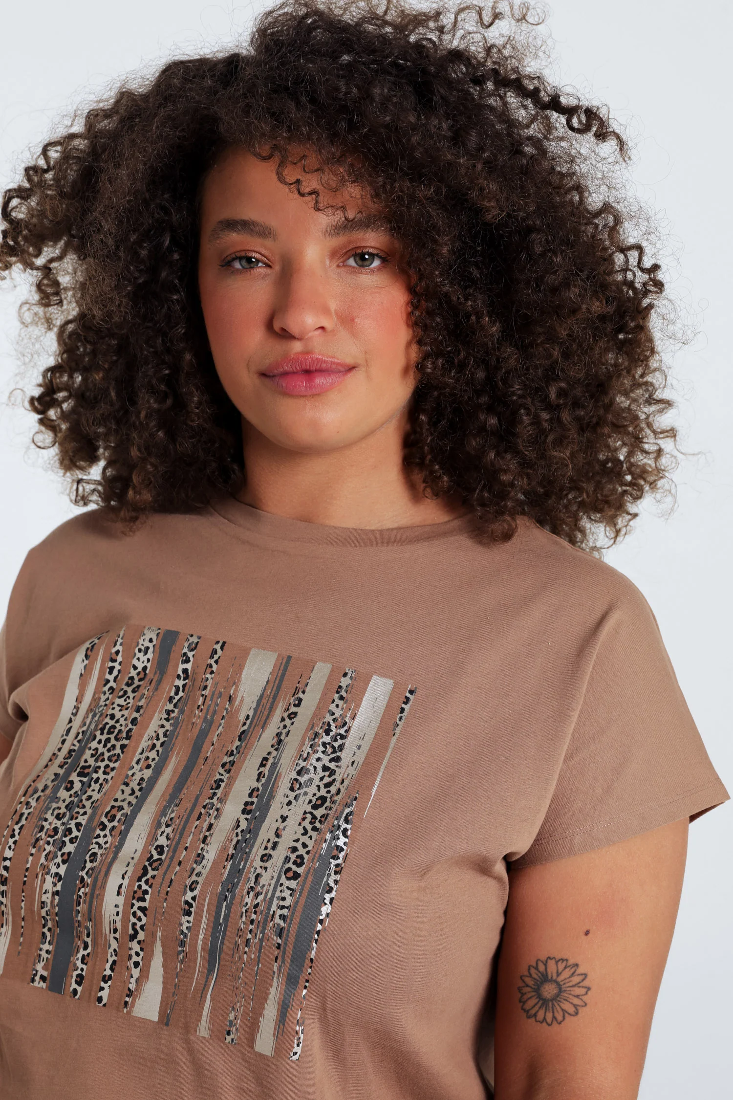 T-shirt uni en coton avec imprimé foil et léopard - Image 6