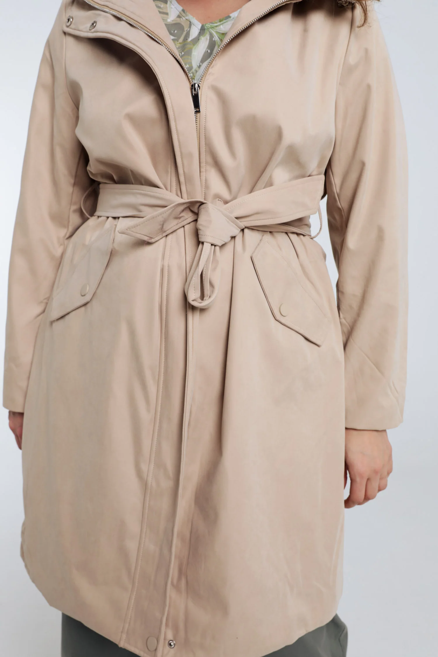 Trench mi-long uni avec capuche - Image 15