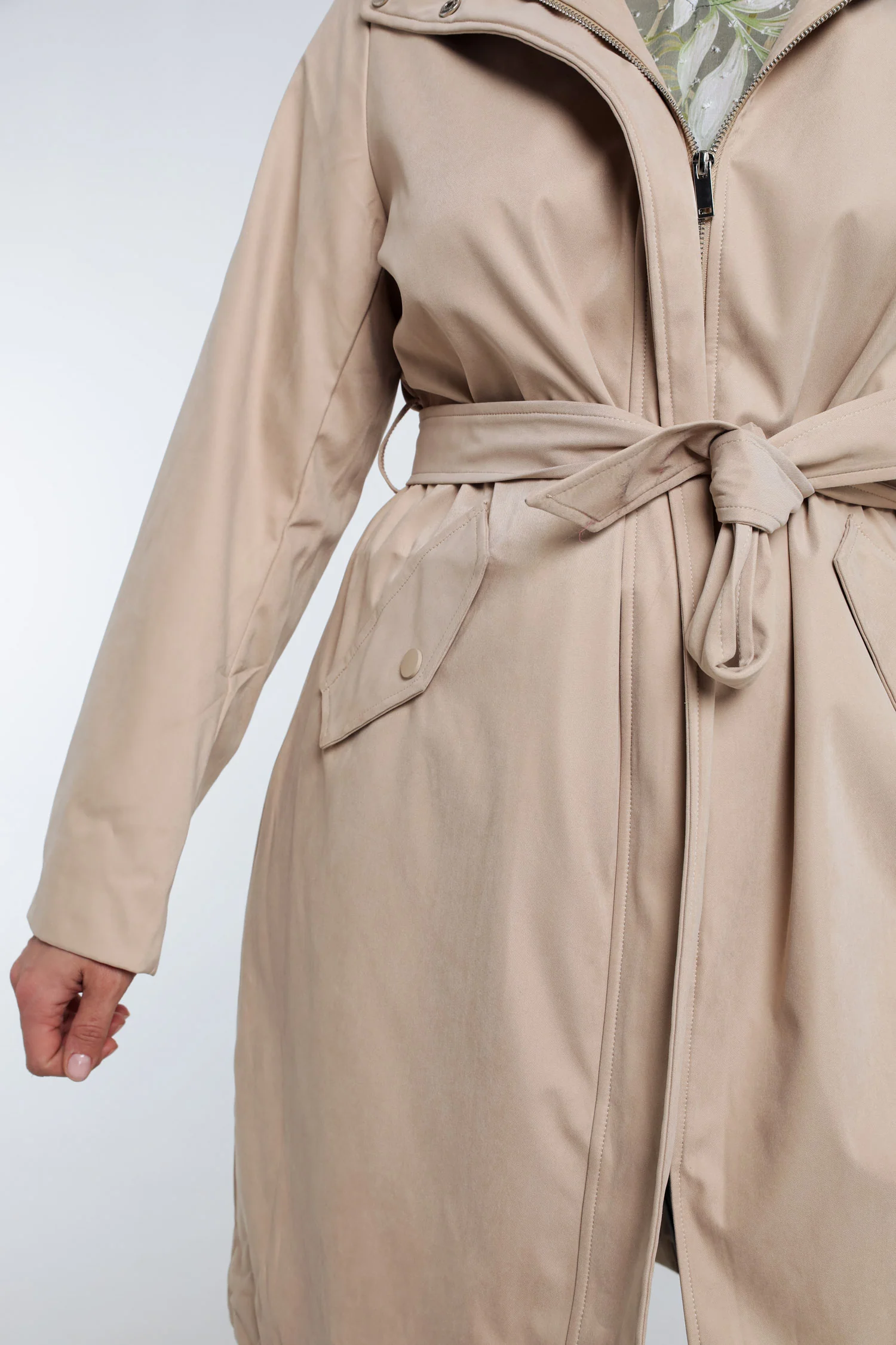 Trench mi-long uni avec capuche - Image 16