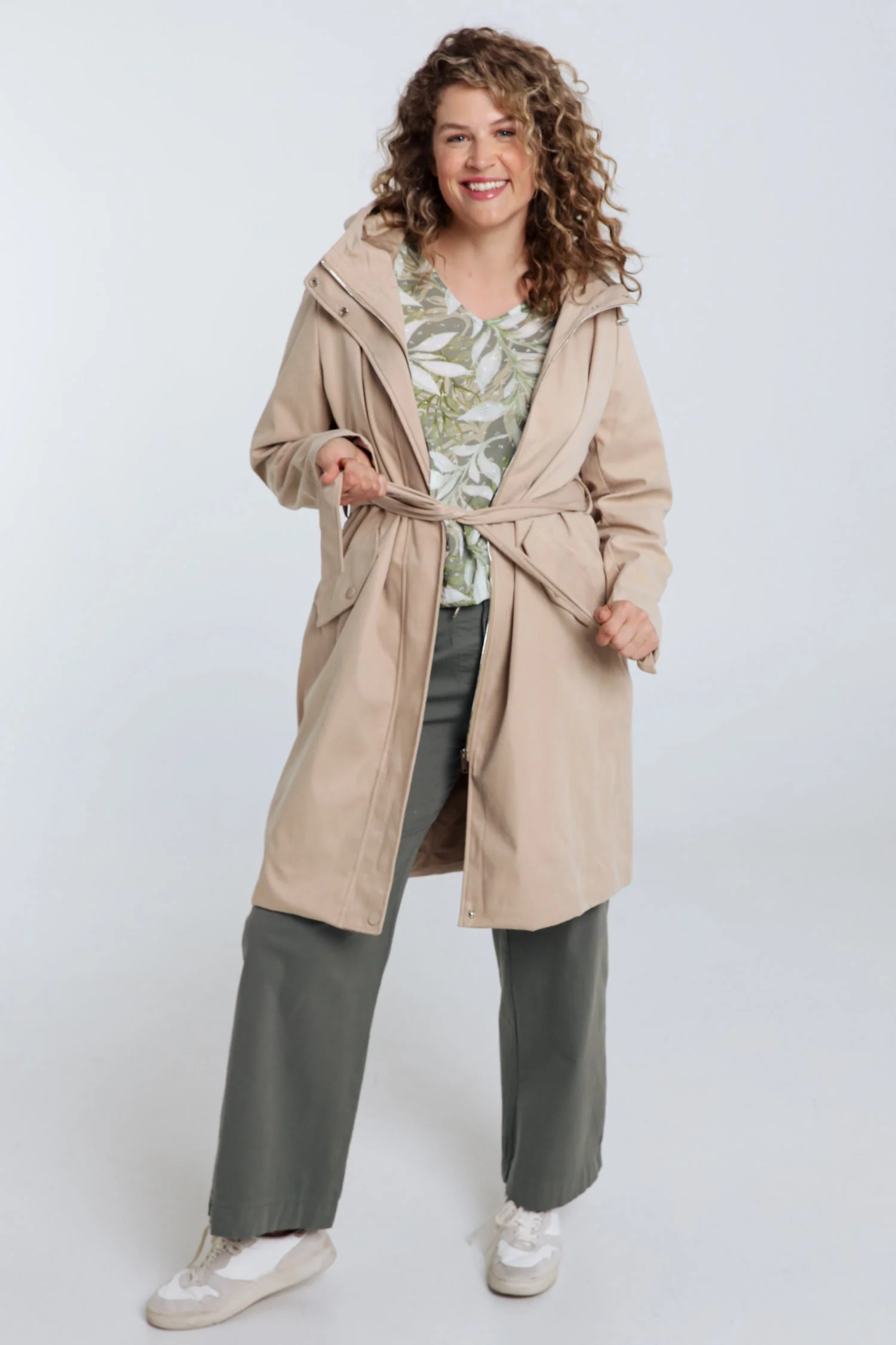 Trench mi-long uni avec capuche - Image 18