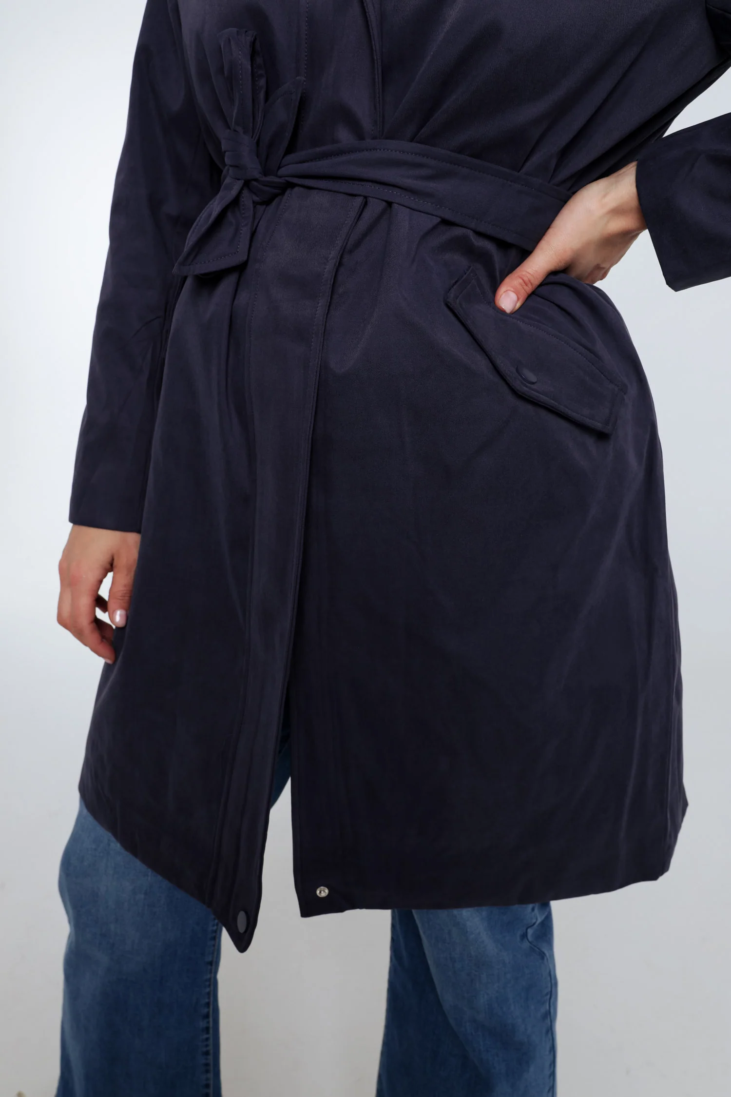 Trench mi-long uni avec capuche - Image 5