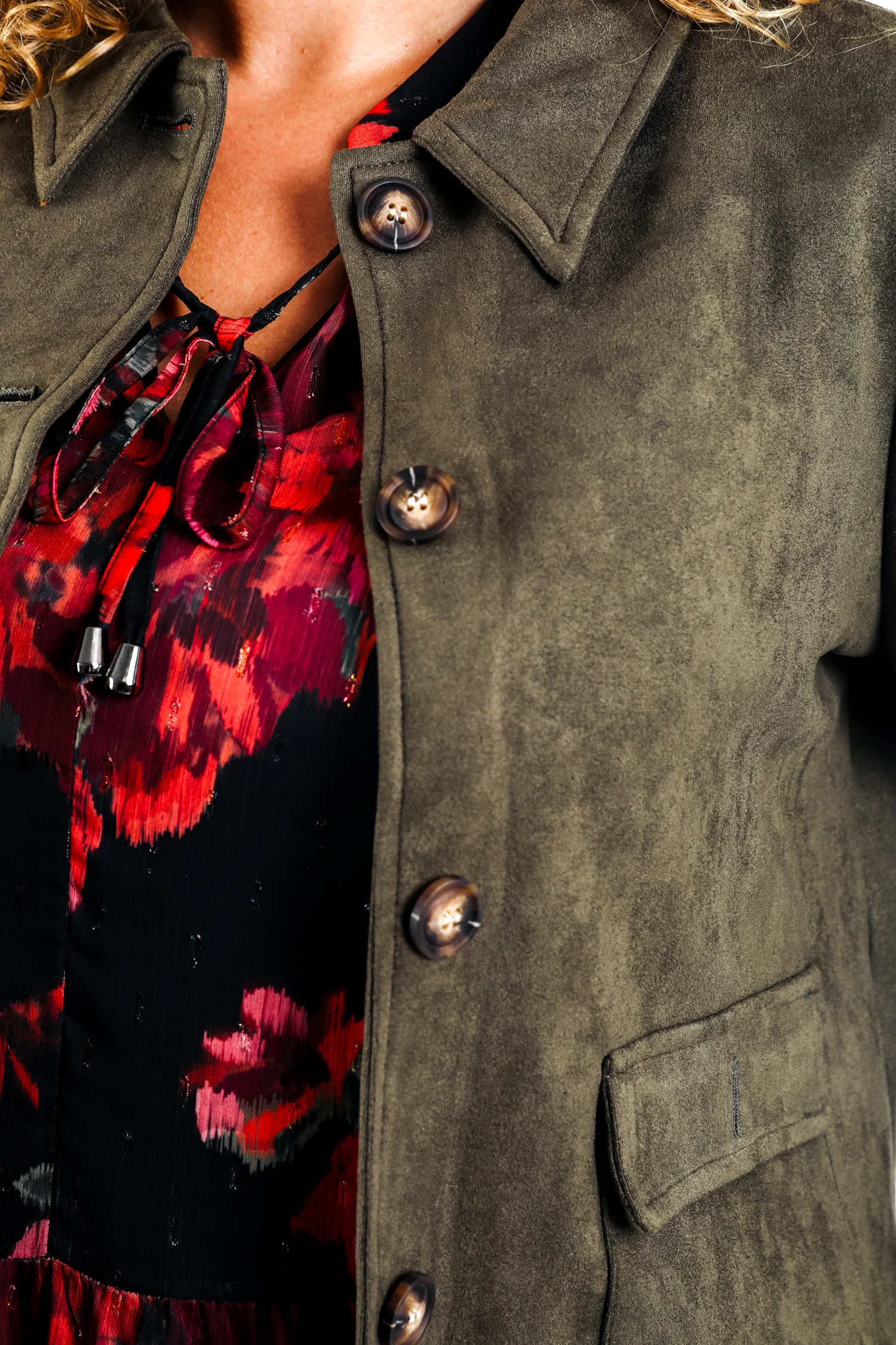 Veste courte effet suédine unie - Image 5