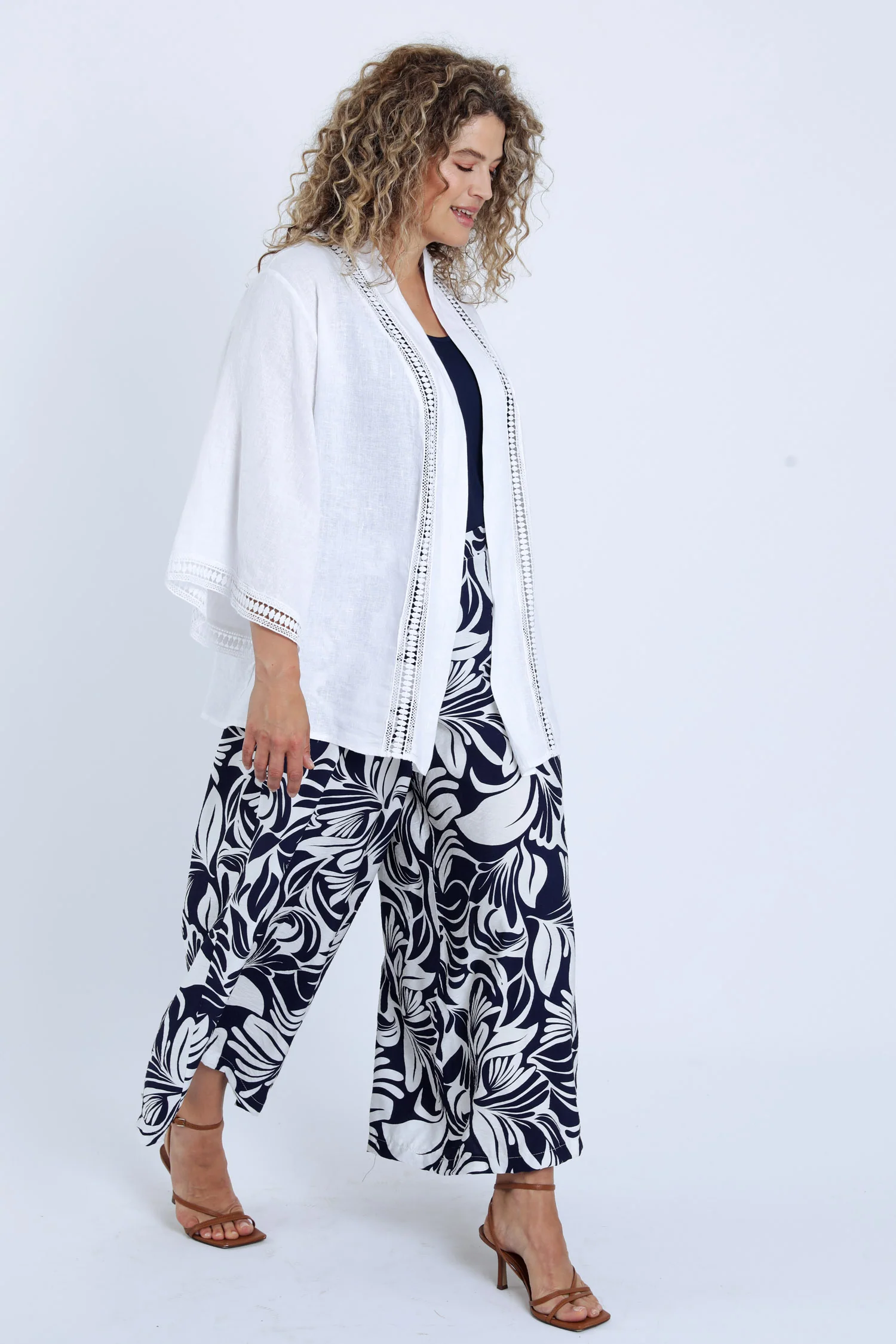 Veste en lin unie détail ajouré - Image 9